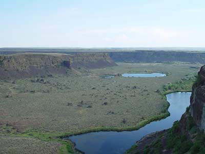 Picture of Eastern Washington's Grand Coulee below Dry Falls